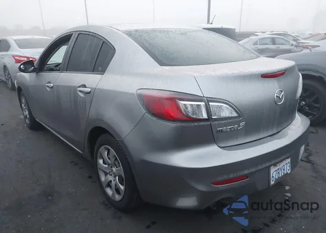 2013 Mazda Mazda3 I Sv z USA, uszkodzony, nr VIN JM1BL1TG6D1768371